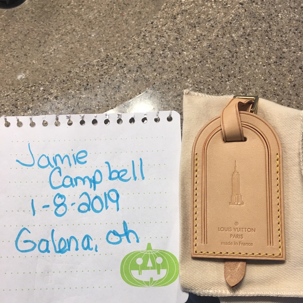 Large new Louis Vuitton luggage tag